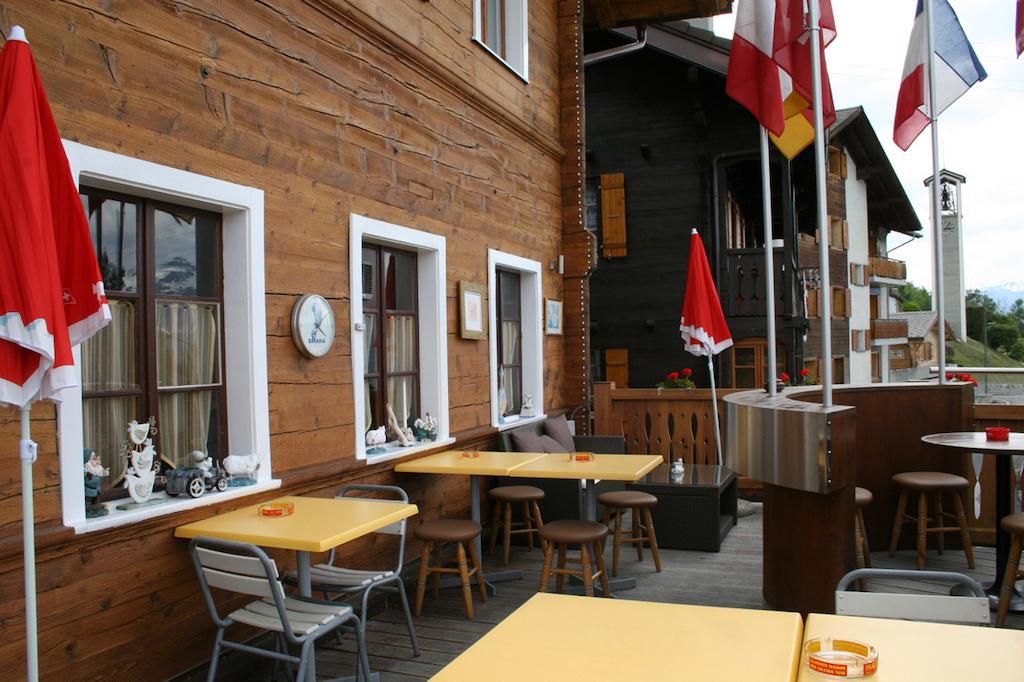 B&B Cafe De La Poste Agettes Exterior photo