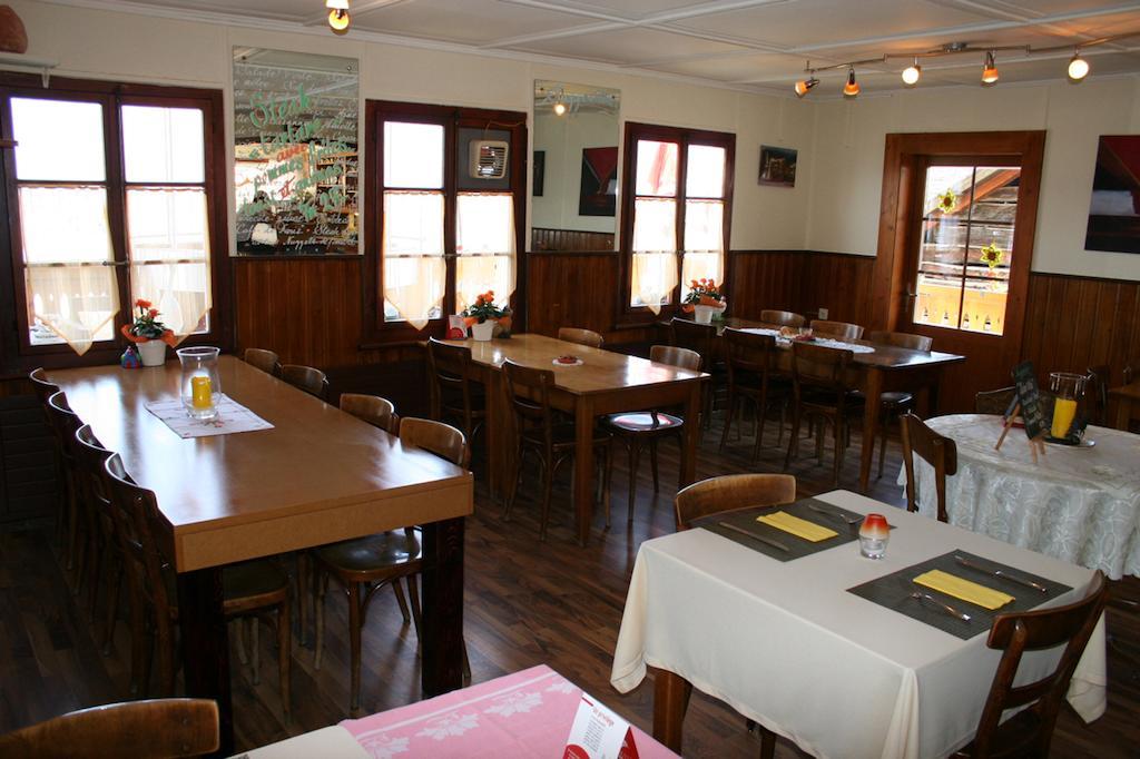 B&B Cafe De La Poste Agettes Exterior photo