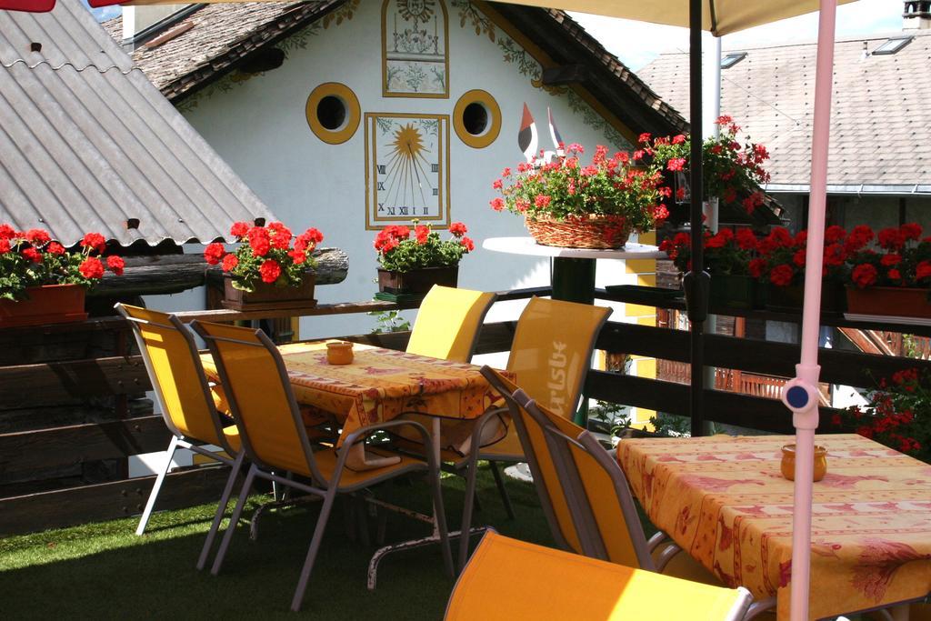 B&B Cafe De La Poste Agettes Exterior photo