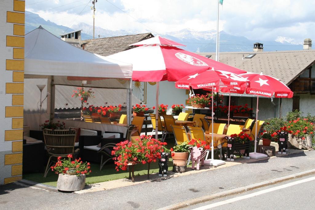 B&B Cafe De La Poste Agettes Exterior photo