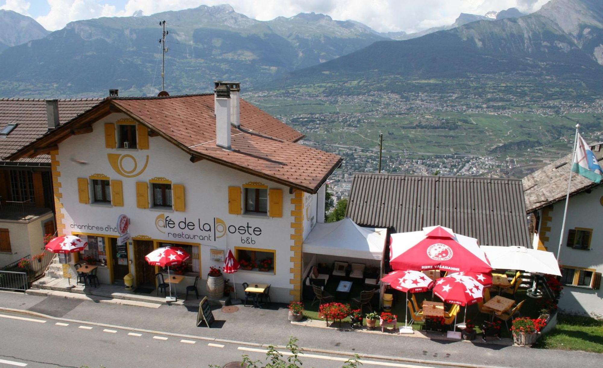 B&B Cafe De La Poste Agettes Exterior photo